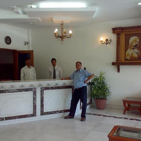Hotel Diana Palace Jaipur Buitenkant foto
